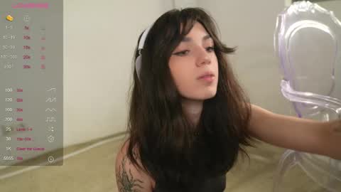 Snapshot of mystica_ chatting on 09-22-25, 07:43 MILLI online show from 09-22-25, 07:43