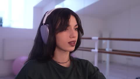 Snapshot of mystica_ chatting on 09-23-25, 08:28 MILLI online show from 09-23-25, 08:28