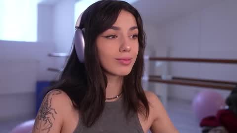 Snapshot of mystica_ chatting on 09-24-25, 08:06 MILLI online show from 09-24-25, 08:06