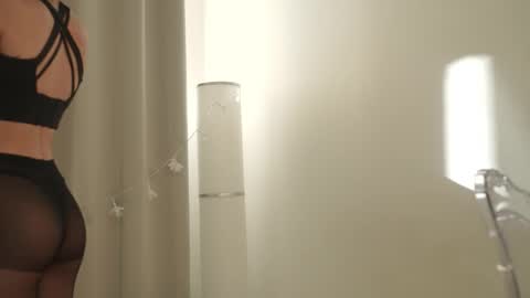 Snapshot of mystica_ chatting on 09-25-25, 08:18 MILLI online show from 09-25-25, 08:18