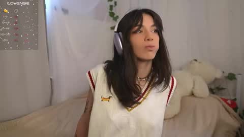 Snapshot of mystica_ chatting on 09-29-25, 07:24 MILLI online show from 09-29-25, 07:24