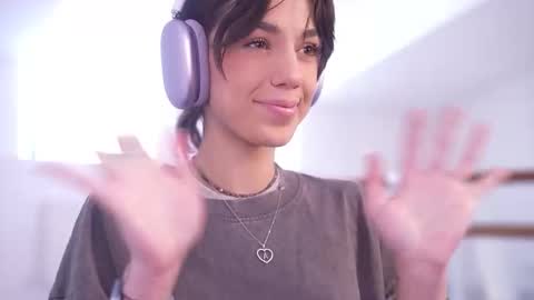 Snapshot of mystica_ chatting on 10-01-25, 07:36 MILLI online show from 10-01-25, 07:36