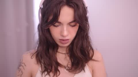 Snapshot of mystica_ chatting on 10-09-25, 10:02 MILLI online show from 10-09-25, 10:02