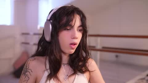 Snapshot of mystica_ chatting on 10-10-25, 08:57 MILLI online show from 10-10-25, 08:57