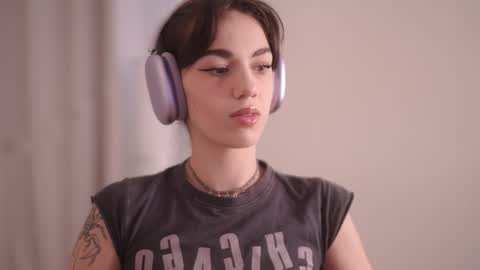 Snapshot of mystica_ chatting on 10-14-25, 07:09 MILLI online show from 10-14-25, 07:09