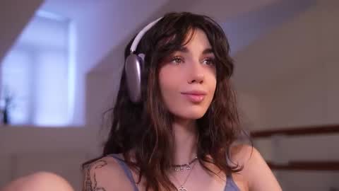 Snapshot of mystica_ chatting on 10-15-25, 07:41 MILLI online show from 10-15-25, 07:41