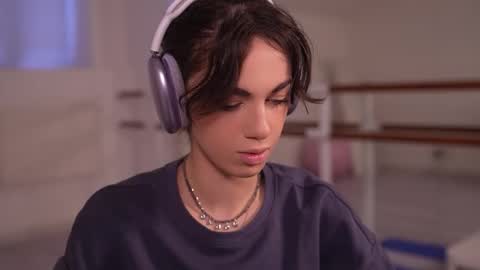 Snapshot of mystica_ chatting on 10-24-25, 06:10 MILLI online show from 10-24-25, 06:10