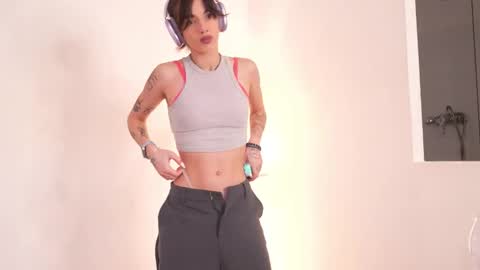 Snapshot of mystica_ chatting on 11-01-25, 11:34 MILLI online show from 11-01-25, 11:34