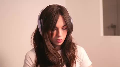 Snapshot of mystica_ chatting on 11-03-25, 12:17 MILLI online show from 11-03-25, 12:17