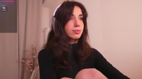 Snapshot of mystica_ chatting on 11-11-25, 06:35 MILLI online show from 11-11-25, 06:35