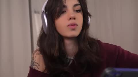 Snapshot of mystica_ chatting on 11-13-25, 07:18 MILLI online show from 11-13-25, 07:18