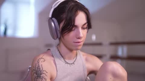 Snapshot of mystica_ chatting on 11-14-25, 09:19 MILLI online show from 11-14-25, 09:19