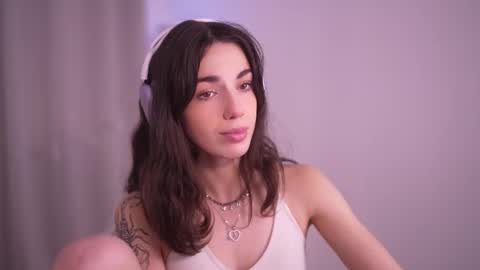 Snapshot of mystica_ chatting on 11-15-25, 11:18 MILLI online show from 11-15-25, 11:18