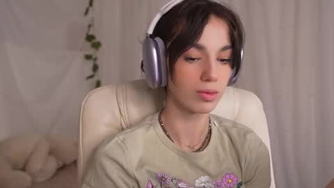 Snapshot of mystica_ chatting on 11-22-25, 10:14 MILLI online show from 11-22-25, 10:14