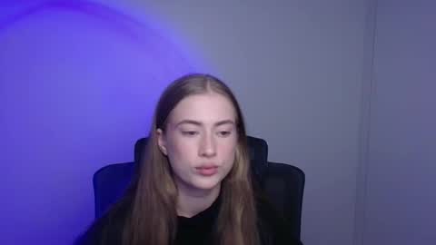 Snapshot of mysticemeli chatting on 09-12-25, 05:18 Emelie online show from 09-12-25, 05:18