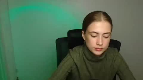 Snapshot of mysticemeli chatting on 09-18-25, 05:09 Emelie online show from 09-18-25, 05:09