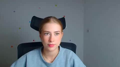 Snapshot of mysticemeli chatting on 09-25-25, 11:36 Emelie online show from 09-25-25, 11:36