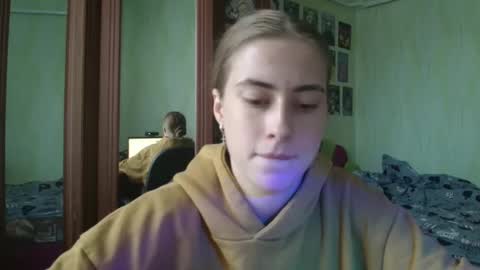 Snapshot of mysticemeli chatting on 10-03-25, 01:08 Emelie online show from 10-03-25, 01:08