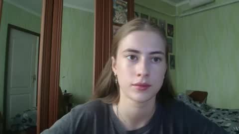 Snapshot of mysticemeli chatting on 10-04-25, 10:46 Emelie online show from 10-04-25, 10:46