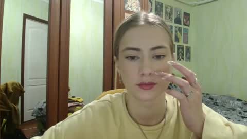 Snapshot of mysticemeli chatting on 10-06-25, 11:57 Emelie online show from 10-06-25, 11:57