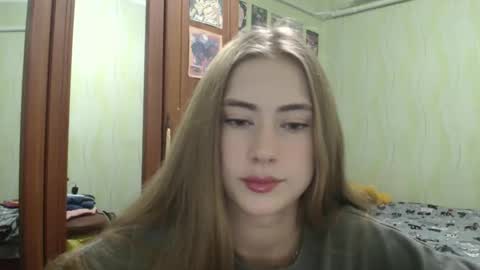 Snapshot of mysticemeli chatting on 10-07-25, 06:49 Emelie online show from 10-07-25, 06:49