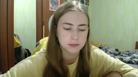 Snapshot of mysticemeli chatting on 10-11-25, 10:08 Emelie online show from 10-11-25, 10:08