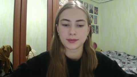 Snapshot of mysticemeli chatting on 10-13-25, 12:21 Emelie online show from 10-13-25, 12:21
