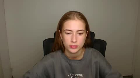 Snapshot of mysticemeli chatting on 10-21-25, 11:22 Emelie online show from 10-21-25, 11:22