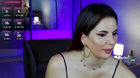 Snapshot of mystique_girl_ chatting on 11-25-25, 06:30 Angeline online show from 11-25-25, 06:30