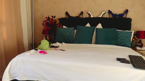 Snapshot of mystiquerosee chatting on 06-08-26, 03:51 MystiqueRosee online show from 06-08-26, 03:51