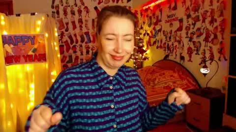 Snapshot of mystydew chatting on 01-25-25, 11:55 MystyDew online show from 01-25-25, 11:55