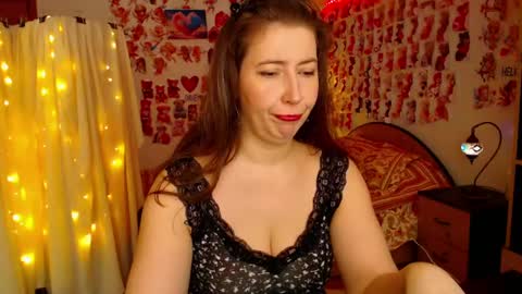 Snapshot of mystydew chatting on 03-12-25, 11:31 MystyDew online show from 03-12-25, 11:31