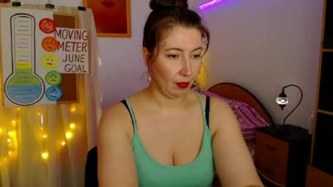 Snapshot of mystydew chatting on 06-12-26, 11:31 MystyDew online show from 06-12-26, 11:31