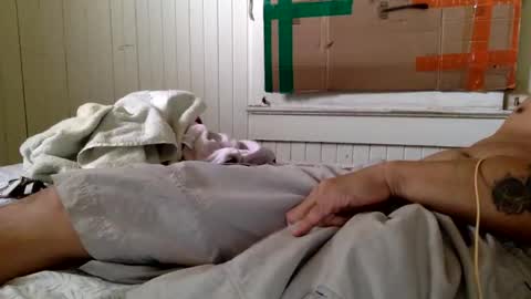 str8 dom alphaAsian Daddy type. sorry not bi or  curious but i dont judgediscrimenate. online show from 02-23-25, 02:18