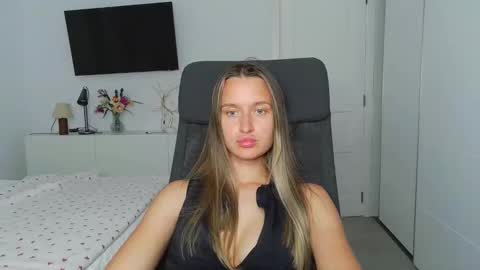 Snapshot of n0names chatting on 10-28-25, 10:45 Eva online show from 10-28-25, 10:45