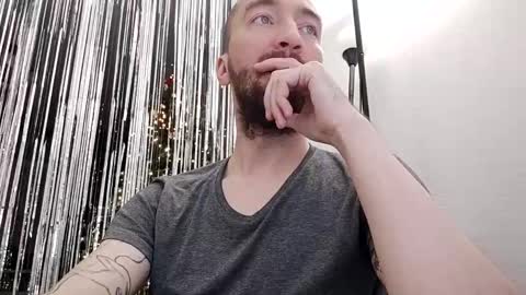 Snapshot of n22day22 chatting on 01-02-25, 10:22 Mr Bigmagnum online show from 01-02-25, 10:22