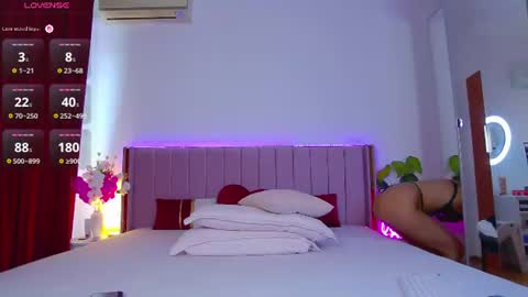 Snapshot of nadeen_ chatting on 07-23-26, 10:13 Nadia online show from 07-23-26, 10:13