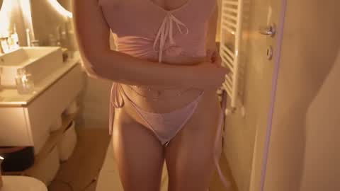 Nadia online show from 11-14-25, 09:13