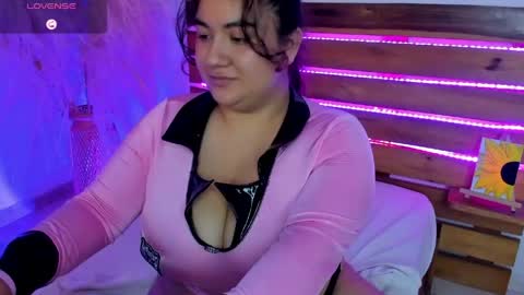 Snapshot of nadine_russo chatting on 04-29-26, 11:22 Nadine online show from 04-29-26, 11:22