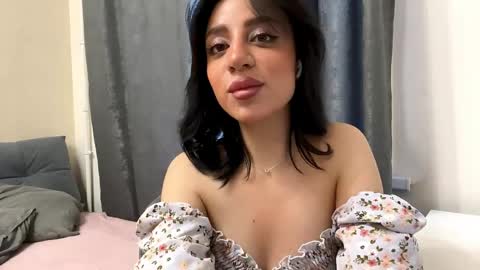 Snapshot of nadinevanni chatting on 04-26-26, 01:09 Leya online show from 04-26-26, 01:09
