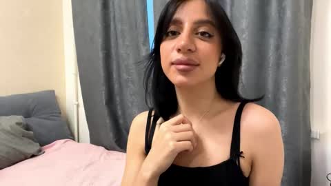 Snapshot of nadinevanni chatting on 05-23-26, 01:37 Leya online show from 05-23-26, 01:37