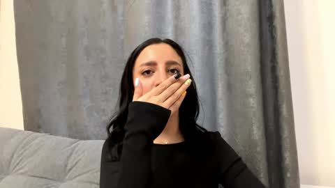 Snapshot of nadinevanni chatting on 05-31-26, 01:40 Leya online show from 05-31-26, 01:40