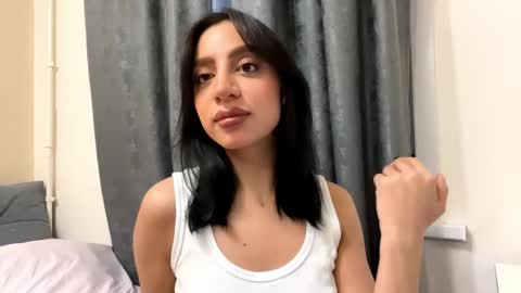 Snapshot of nadinevanni chatting on 06-08-26, 04:18 Leya online show from 06-08-26, 04:18