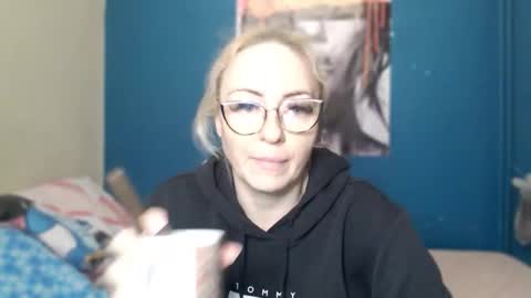 nadinnnea online show from 11-17-25, 08:42