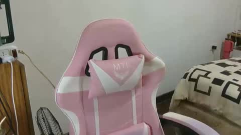 nahiarabiel online show from 04-12-26, 09:20