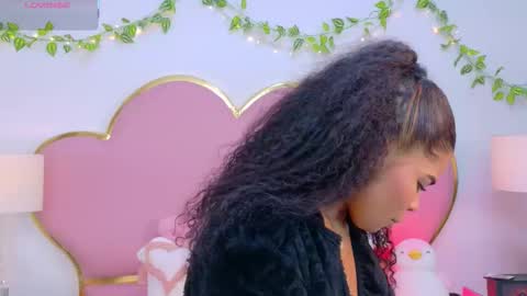 Snapshot of nahiarareina chatting on 12-02-25, 02:01 NahiaraReina online show from 12-02-25, 02:01