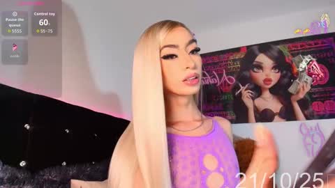 Snapshot of nahiavictoria chatting on 10-21-25, 12:39 NahiaVictoria  online show from 10-21-25, 12:39