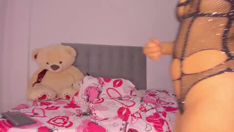 Snapshot of nahomi_miller_ chatting on 01-09-25, 03:58 Laura online show from 01-09-25, 03:58