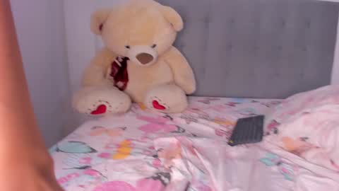 Snapshot of nahomi_miller_ chatting on 01-24-25, 11:34 Laura online show from 01-24-25, 11:34