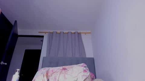 Snapshot of nahomi_miller_ chatting on 03-08-25, 12:20 Laura online show from 03-08-25, 12:20